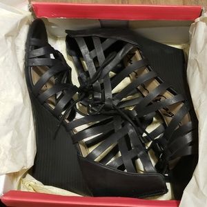 American rag black wedges